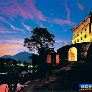 喜樂(lè)L線：天門山、張家界、袁家界、猛洞河、鳳凰古城超經(jīng)典五日游