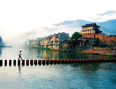 長(zhǎng)沙往返A(chǔ)9線：鳳凰古城、德夯苗寨、矮寨吊索橋品質(zhì)純玩兩日游